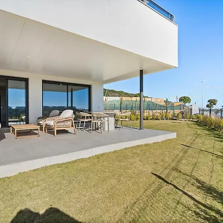 Modern 3-bedroom Camarate Hills Rdr556 * Estepona