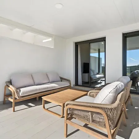 Modern 3-bedroom Camarate Hills Rdr556 Estepona